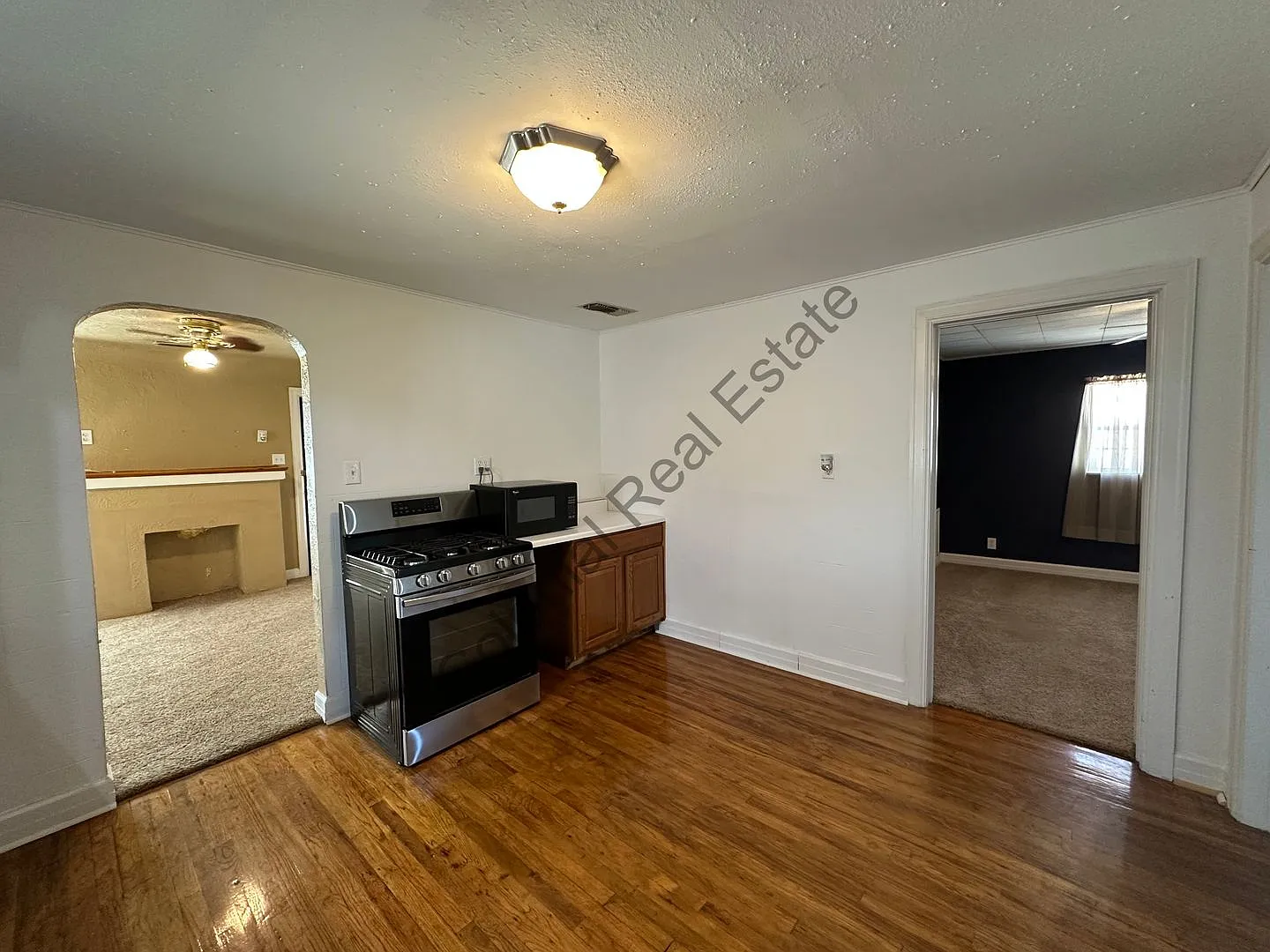Cozy 2 Bed 1 bath house with detached garage and central Heat and air. — Photo 4