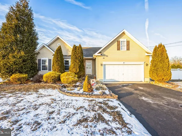 4 Corkery Ln, Williamstown, NJ 08094