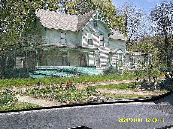 3rd image of 25 Mechanic St