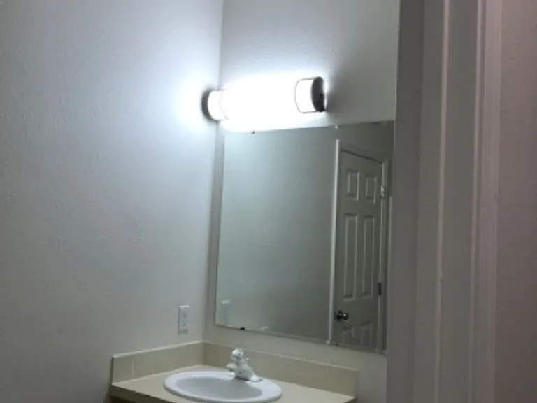 618 Windemere Cir — Photo 3