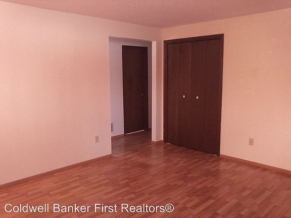 3rd image of 108 NE C St APT D