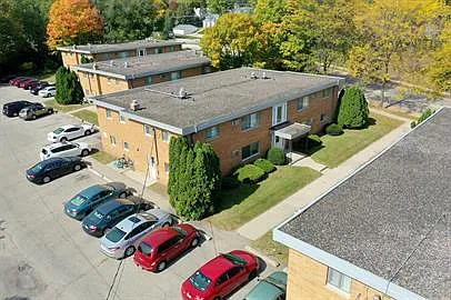 Midtown Apartments — Photo 4
