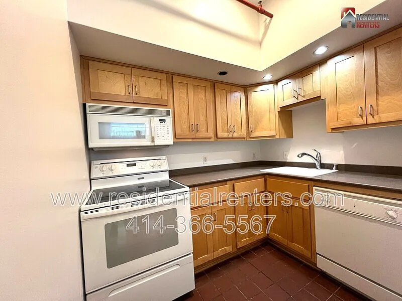 Western Leather Lofts — Photo 4