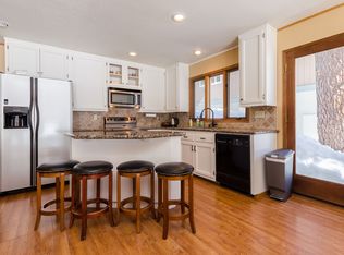 35 Vacation Pl, Mammoth Lakes, CA 93546