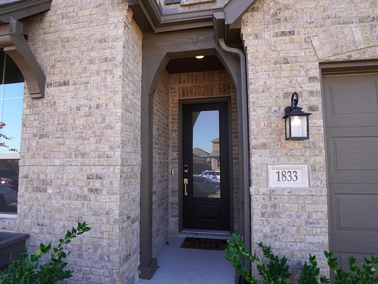 1833 Purtis Creek Dr — Photo 3