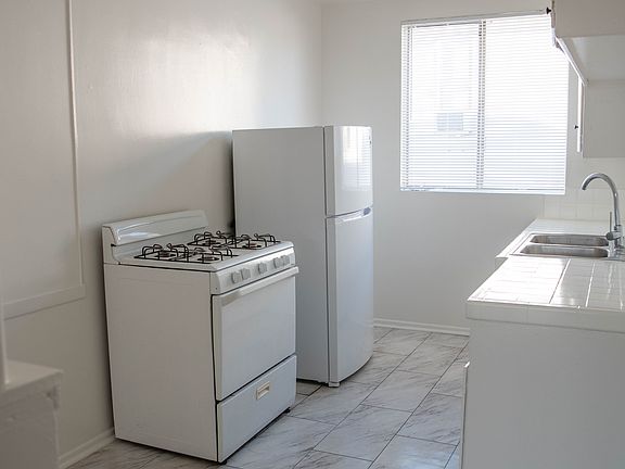 5th image of 118 N Normandie Ave APT 9