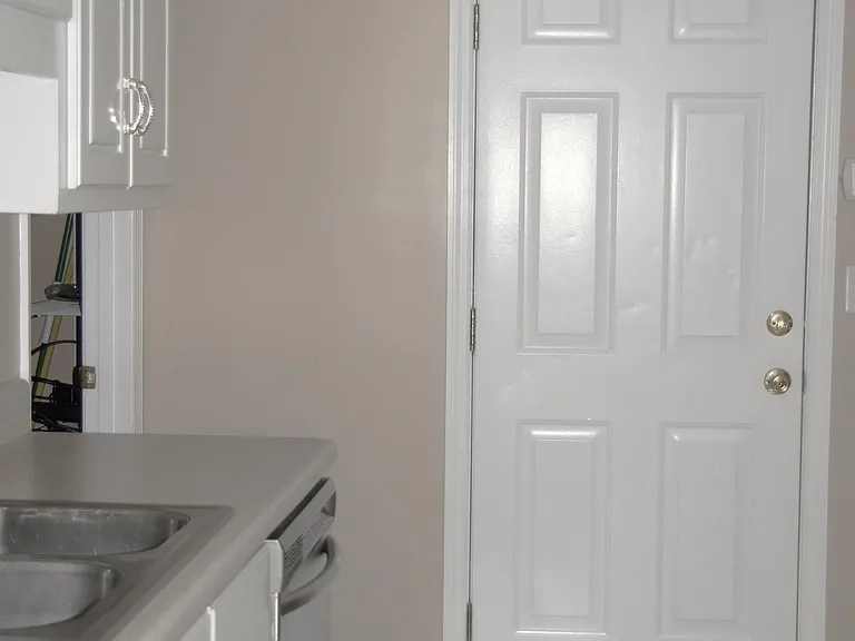 1192 Carriage Dr — Photo 9