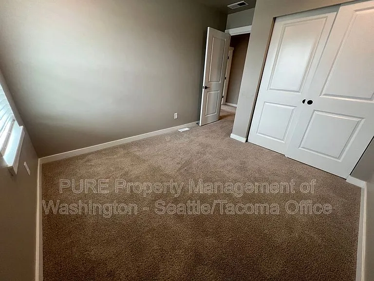 910 Burwood St SE — Photo 19