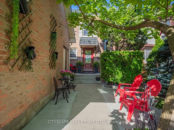 3rd image of 301 Kingsbridge Garden Cir