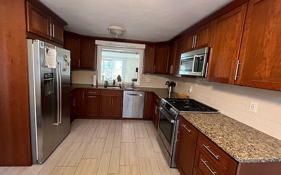 3rd image of 35 Chestnut Cir