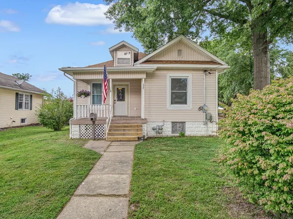 627 E Pennsylvania St, Staunton, IL 62088