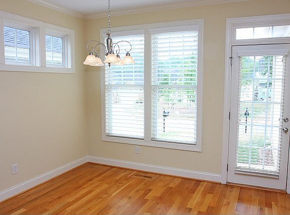 5th image of 228 Thorndale Dr
