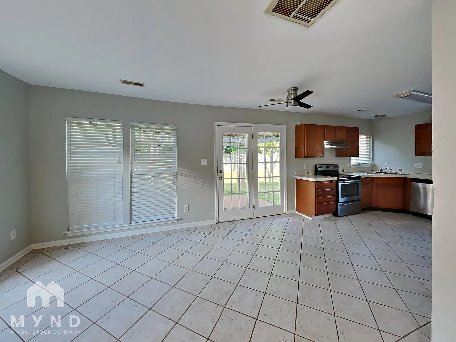 3 bed, 2.5 bath, 1487 sqft, $1,985 — Photo 3