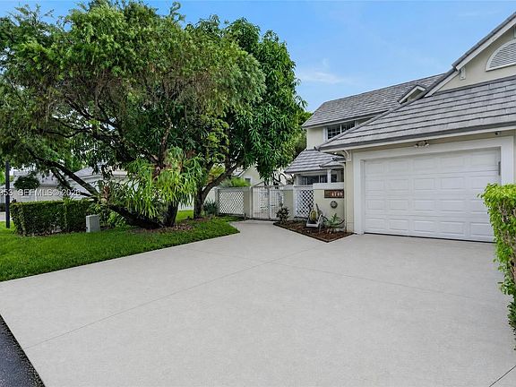 2nd image of 4749 NW 98th Pl