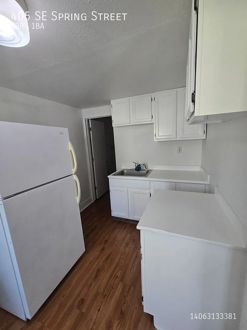 Fresh Updates and a comfortable place to call home! — Photo 3
