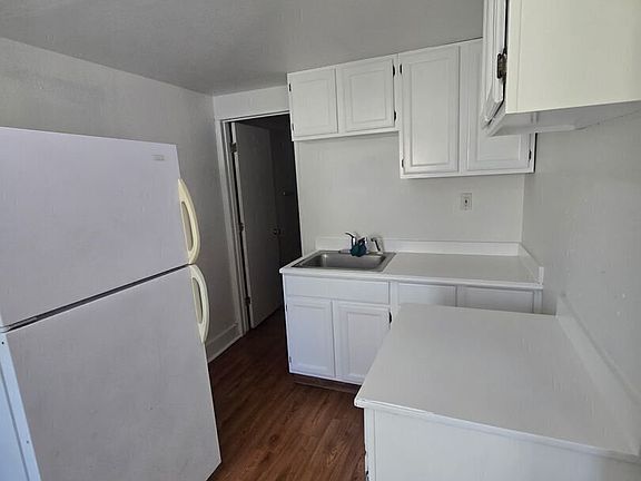 3rd image of 405 SE Spring St