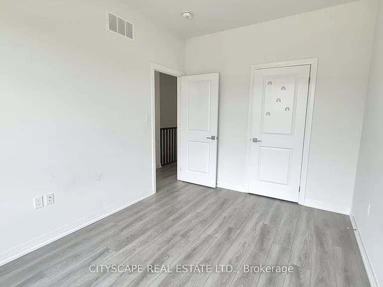 550 Grey St #28 — Photo 10