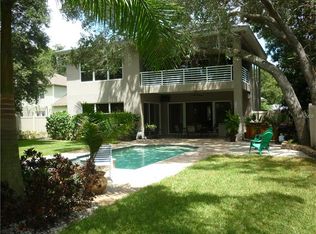 1834 Country Club Rd N, Saint Petersburg, FL 33710