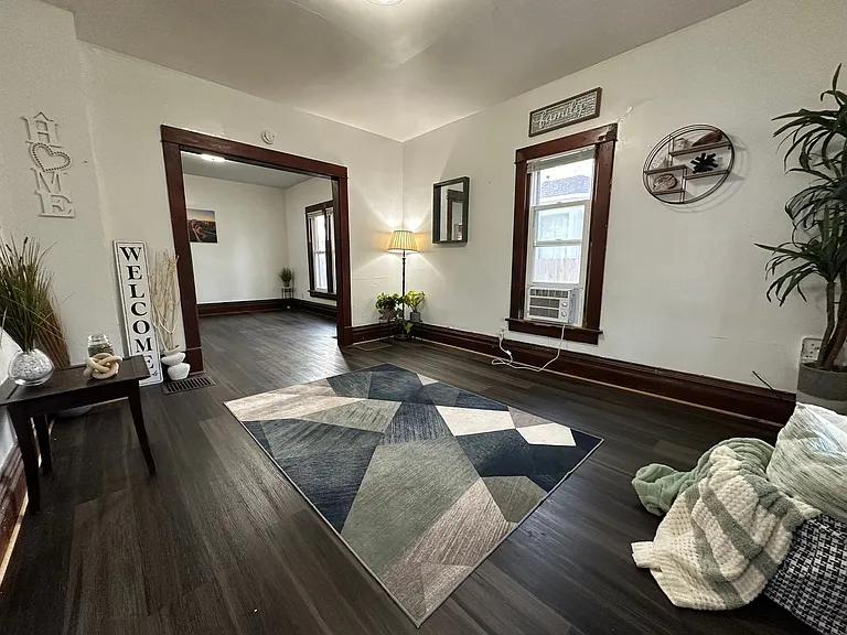 1027 Lincoln St — Photo 6