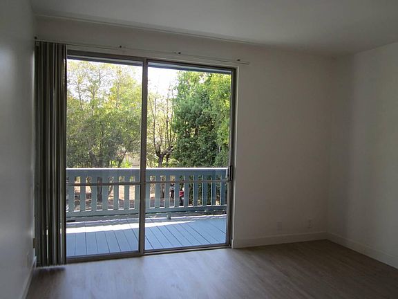 5th image of 215 W Arrellaga St APT 5
