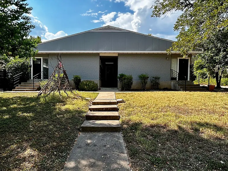 3304 Tom Green St #B — Photo 17