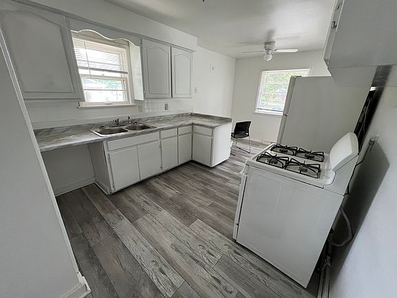 5th image of 19219 Harvard Ave