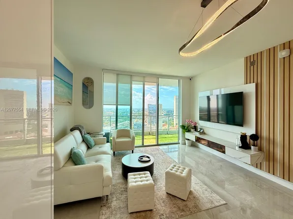 90 SW 3rd St, Miami, FL