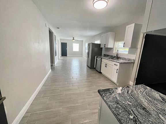 Living room/Dining room/Kitchen Combo