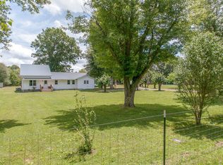 1107 C C C Rd, Dickson, TN 37055