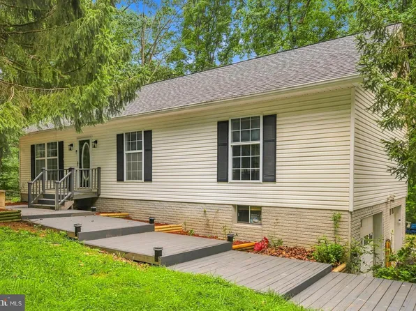 247 Maple Ridge Ln, Harpers Ferry, WV 25425