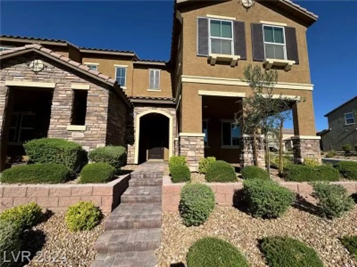 Modern 3-Bedroom Townhome with Open Living & Prime Henderson Location — Photo 3
