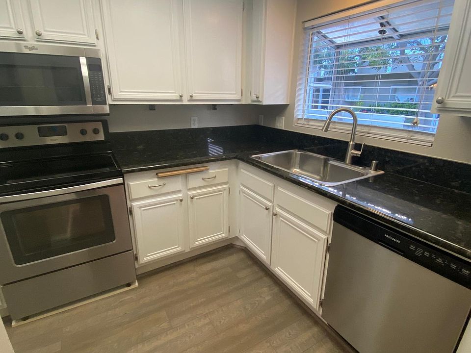 1st image of 14 Candlewood Ln