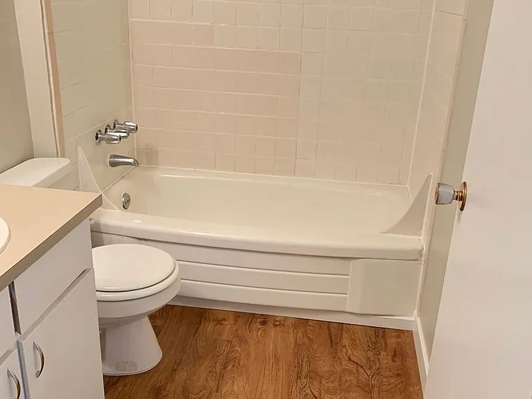 540 W Maple St #25 — Photo 14