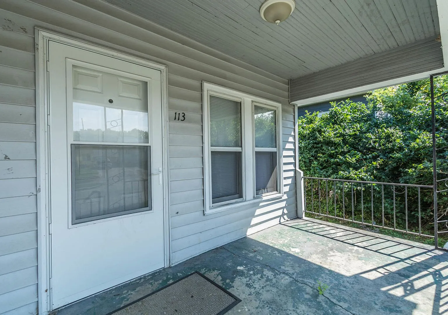113 E 15th - 4 Bed/2 Bath - Updated kitchen and bath! — Photo 3