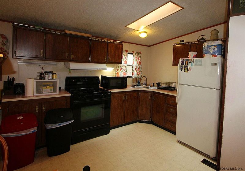 2nd image of 143 MANORKILL Road