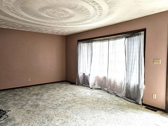 4th image of 1552 Greenbriar Dr