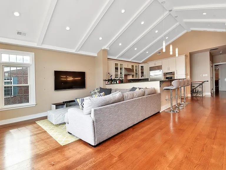 14 Lydia Dr — Photo 3