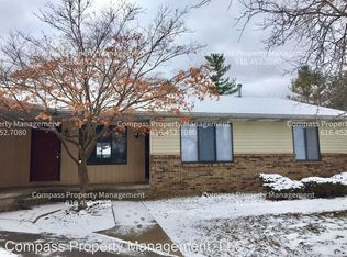 896 Hardwick Dr SE, Kentwood, MI 49508