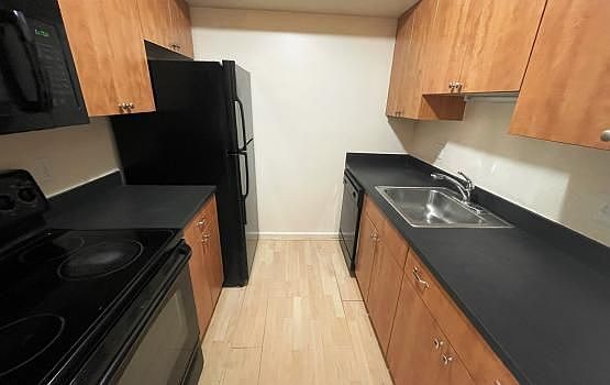 3rd image of 2788 Davison Ave