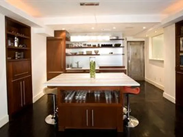 470 West 24th Street image 1 of 4