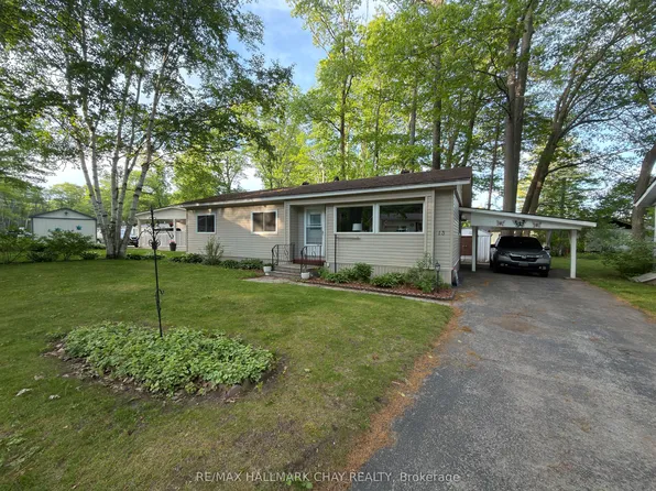 13 Carruthers St N, Wasaga Beach, ON L9Z 1K2