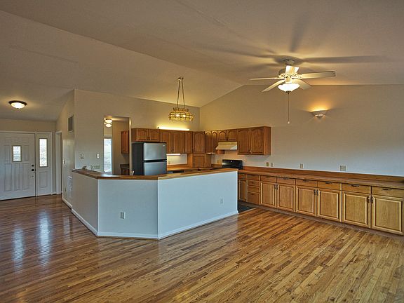 5th image of 210 Shepherd Dr