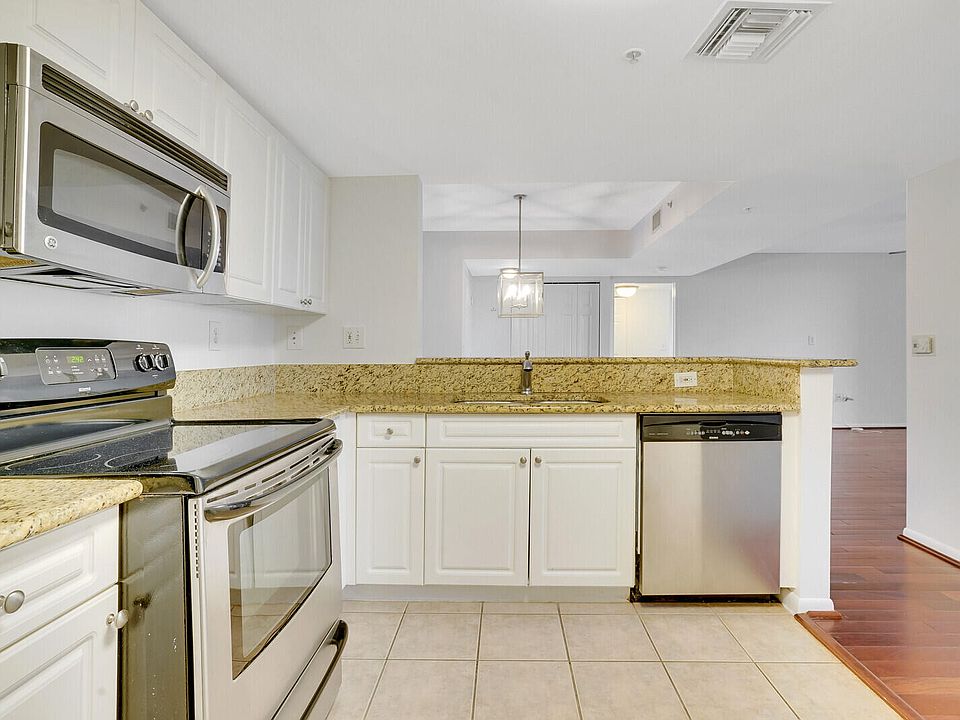 1st image of 520 SE 5th Avenue #1402