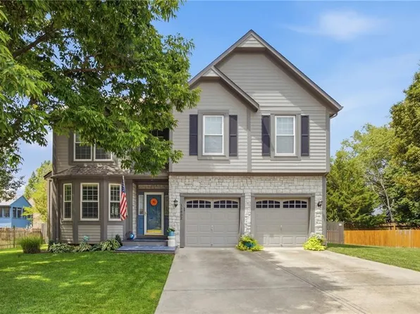 15802 S Lindenwood Dr, Olathe, KS 66062