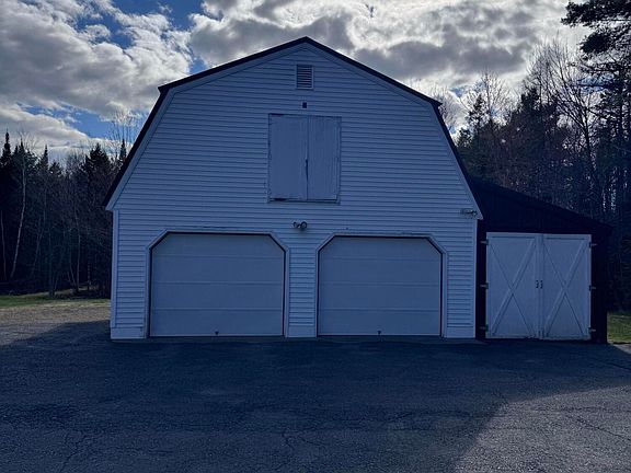 4th image of 1676 Hudson Road