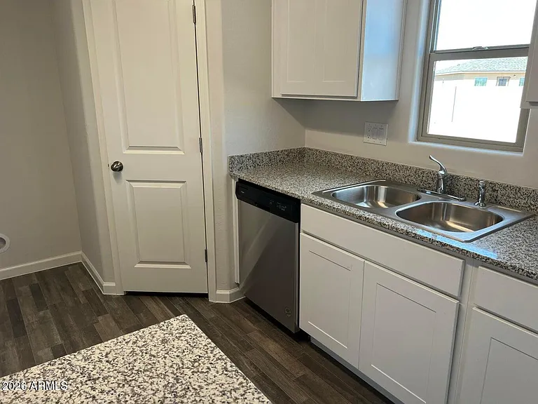 241 S Apache Ave — Photo 4