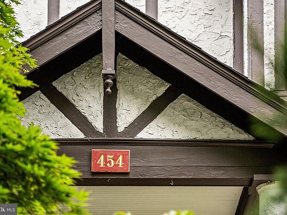 3rd image of 454 Forrest Ave