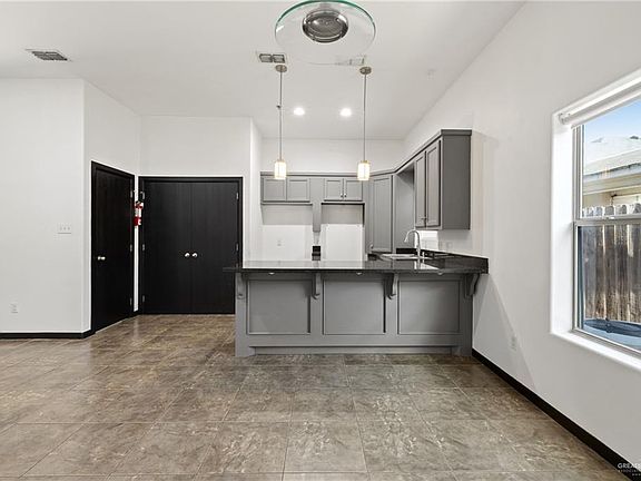 4th image of 824 E Daffodil Ave #2