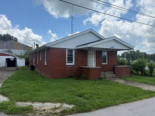 1st image of 686 Cherry St