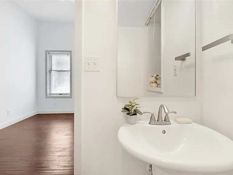 39 Coles St #2 — Photo 16